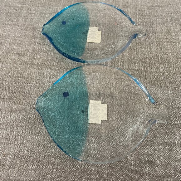 Set Of 2 Aqua Blue & Clear Textured Art Glass Fish Plates By Zodax New Vintage! - Picture 2 of 5